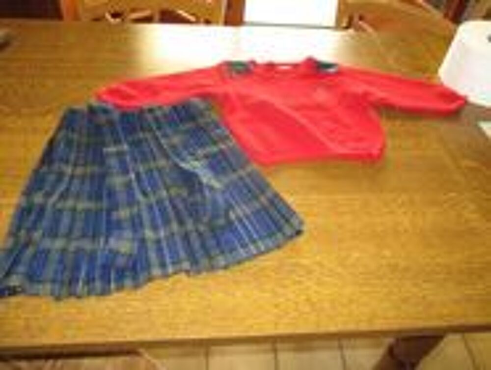 Pull et Jupe plis&eacute;e Vêtements enfants