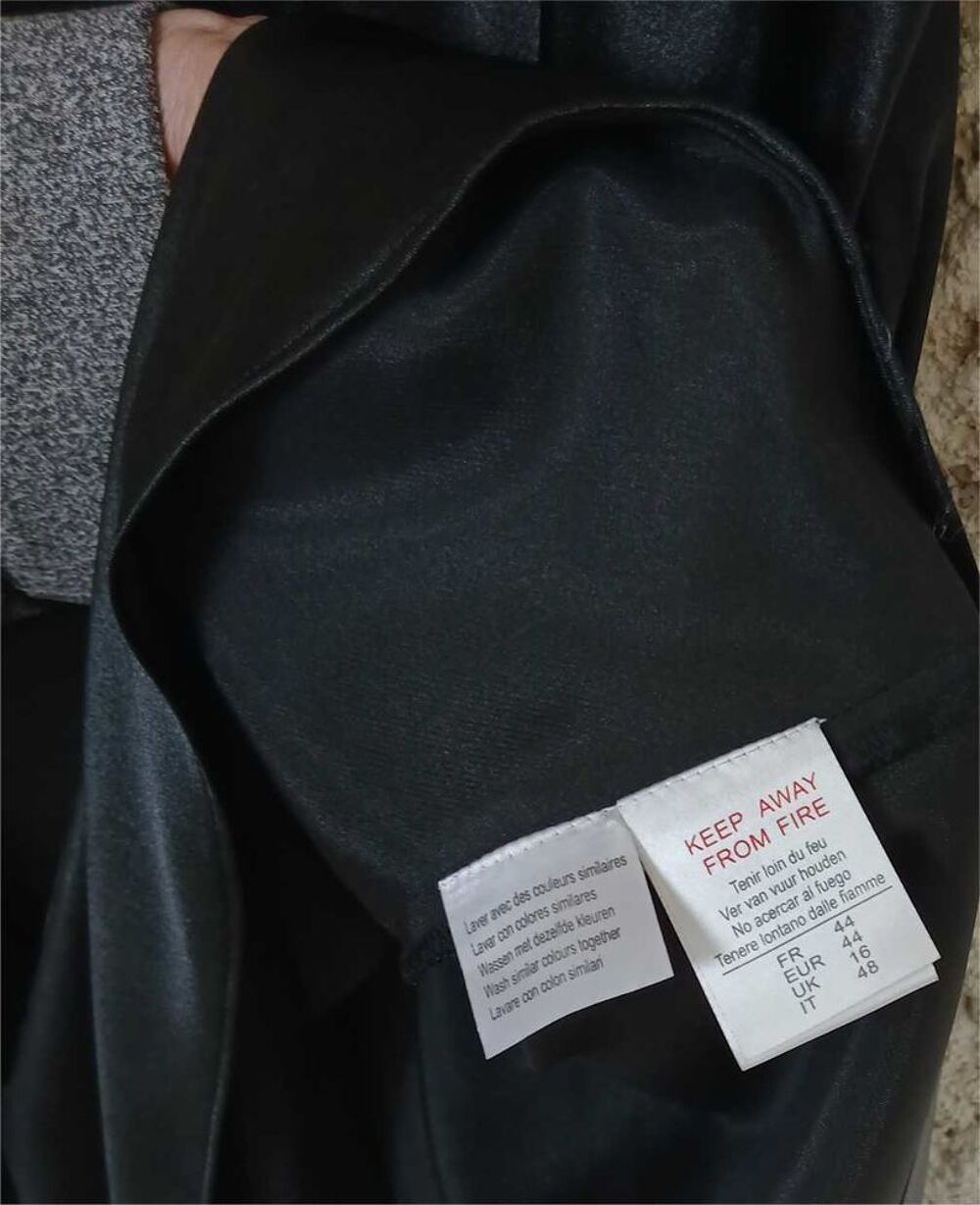 D&eacute;shabill&eacute; noir Vêtements