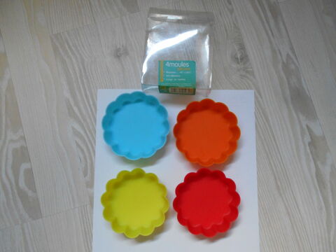 4 petits moules en silicone neuf 3 Retiers (35)