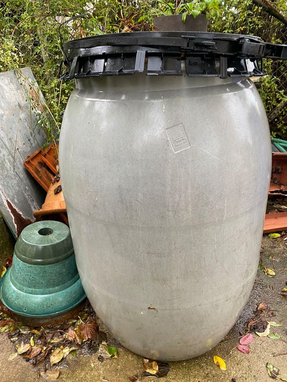 Bidon / F&ucirc;t plastique 220L avec couvercle pour compost Jardin