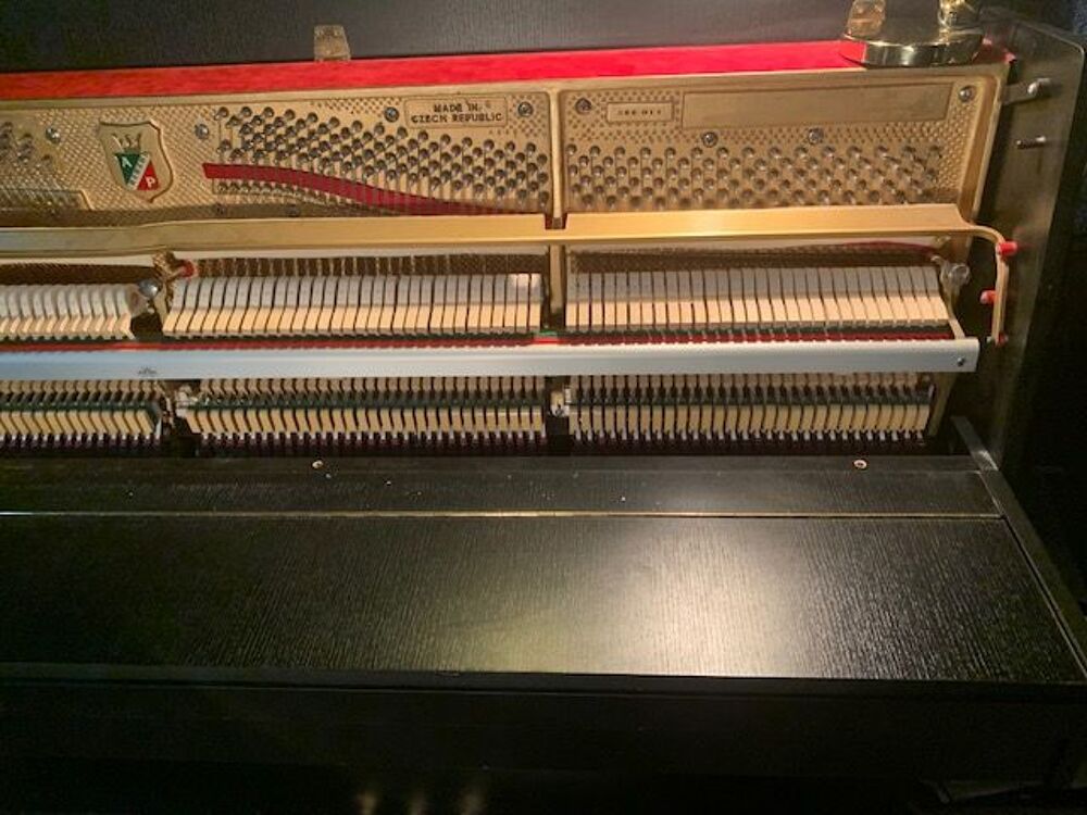 PIANO DROIT PETROF Deal ! Instruments de musique