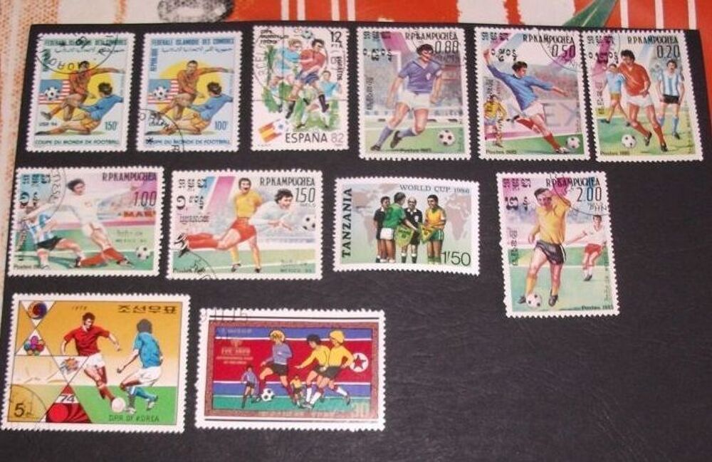 Lot de 67 Timbres sur le FOOTBALL diff&eacute;rents et oblit&eacute;r&eacute;s.

