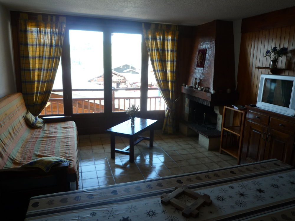   LES SAISIES PLEIN CENTRE STATTION.  Rhne-Alpes, Hauteluce (73620)