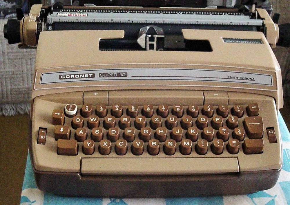 Machine &agrave; &eacute;crire Smith et Corona avec malette 