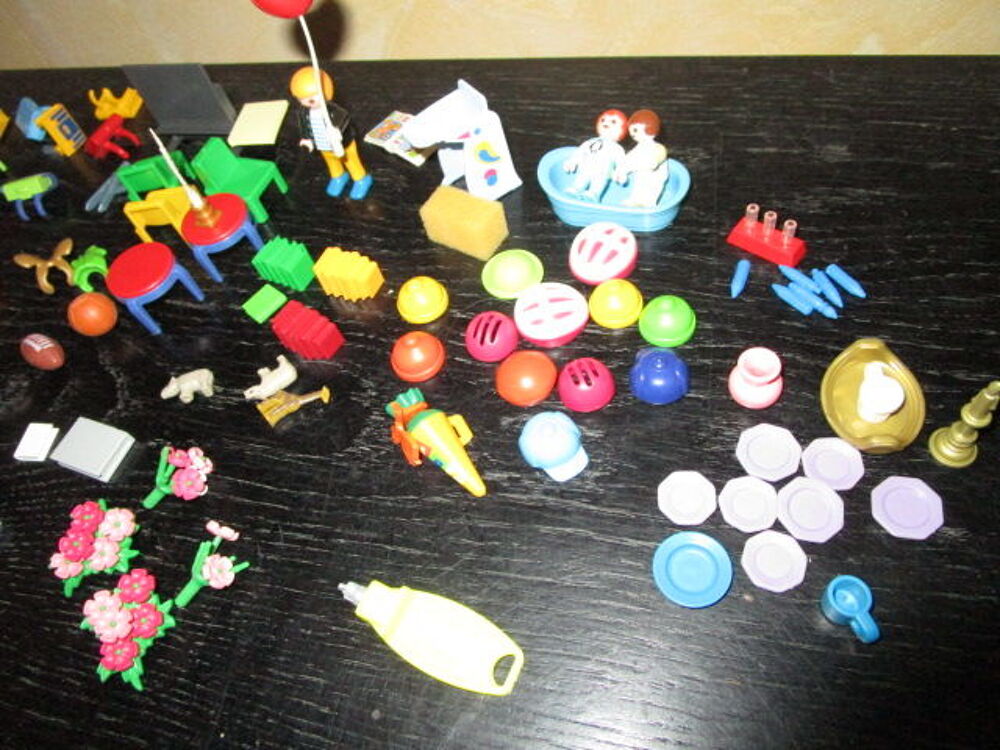 LOT PLAYMOBIL DIVERS ACCESSOIRES Jeux / jouets