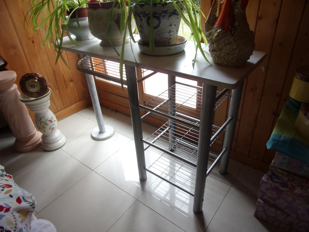 table cuisinette 120cm long 20euros Meubles