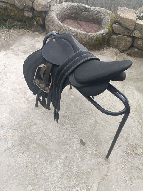 Selle pour cheval (Cuire et tissus) de marque Wintec, 450 07690 Vanosc