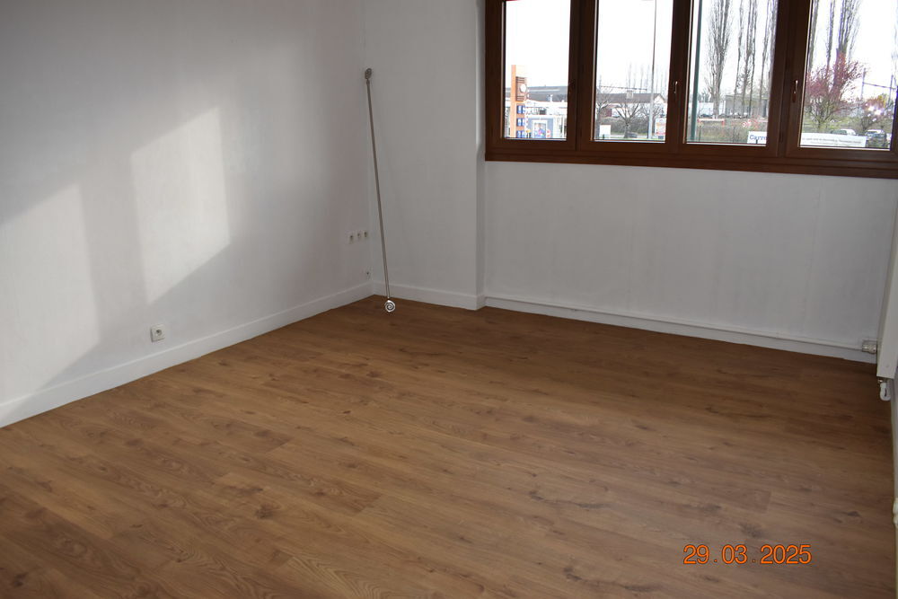 Location Appartement F2 SENS PARFAIT ETAT PRES GARE ET COMMERCES RDC avec parking Sens