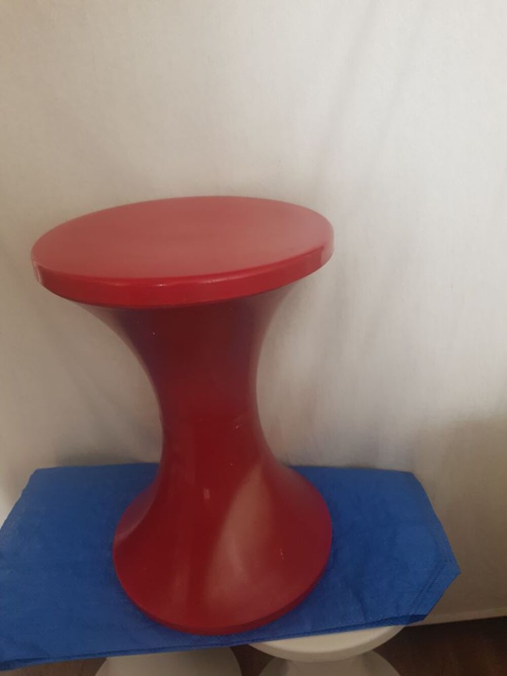 TABOURET " TAM TAM " MODELE AUTHENTIQUE _ ROUGE _ BON ETAT Meubles