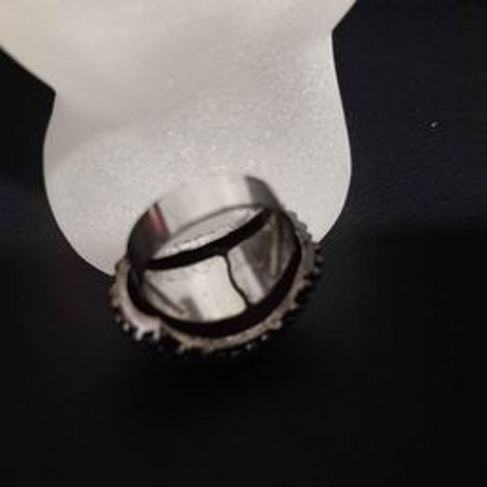 Bague avec petites boules en relief Bijoux et montres