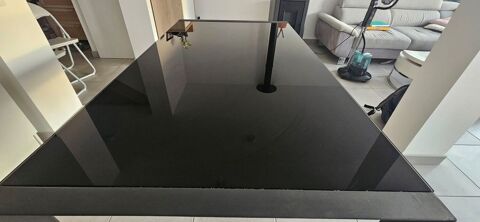 Titre : Table structure acier et plateau verre
? 30 Saint-Laurent-de-la-Prée (17)