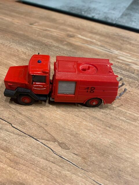 . Jouet miniature Solido v�hicule pompier camion citerne \'\' Iveco 120.16 \'\' 2 Saleilles (66)