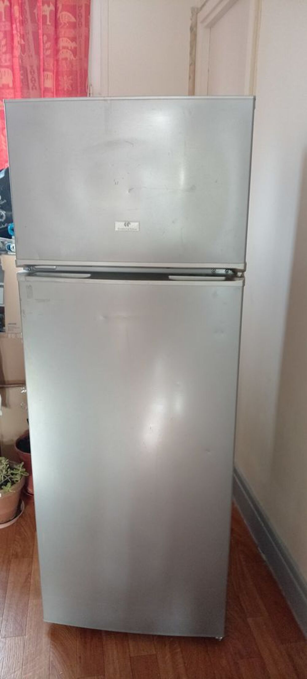 Combin&eacute; frigo avec partie cong&eacute;lateur au-dessus Electrom�nager
