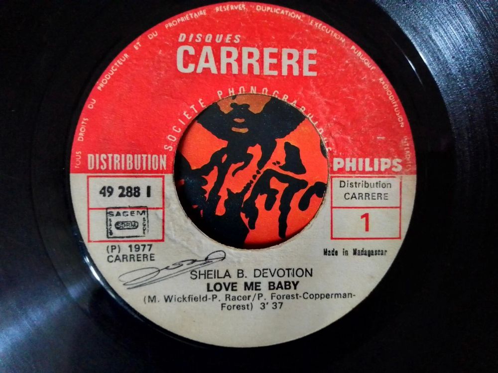 SHEILA TRES RARE VINYL 45T PRESSAGE MADAGASCAR "LOVE ME BABY CD et vinyles