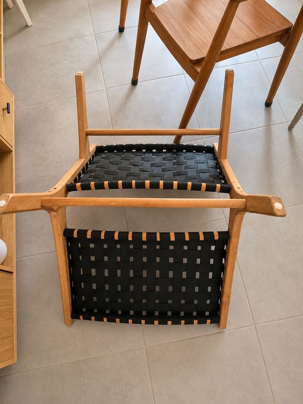 Fauteuil Scandinave en teck &agrave; lani&egrave;res
Meubles