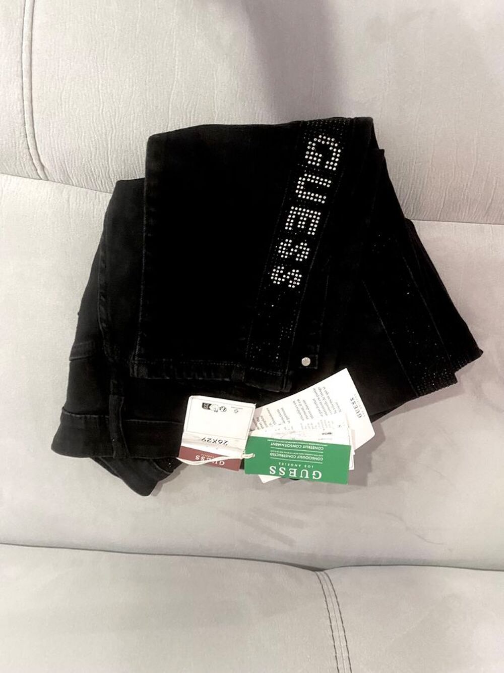 Jean GUESS noir neuf avec &eacute;tiquettes ? Bande de strass Vêtements