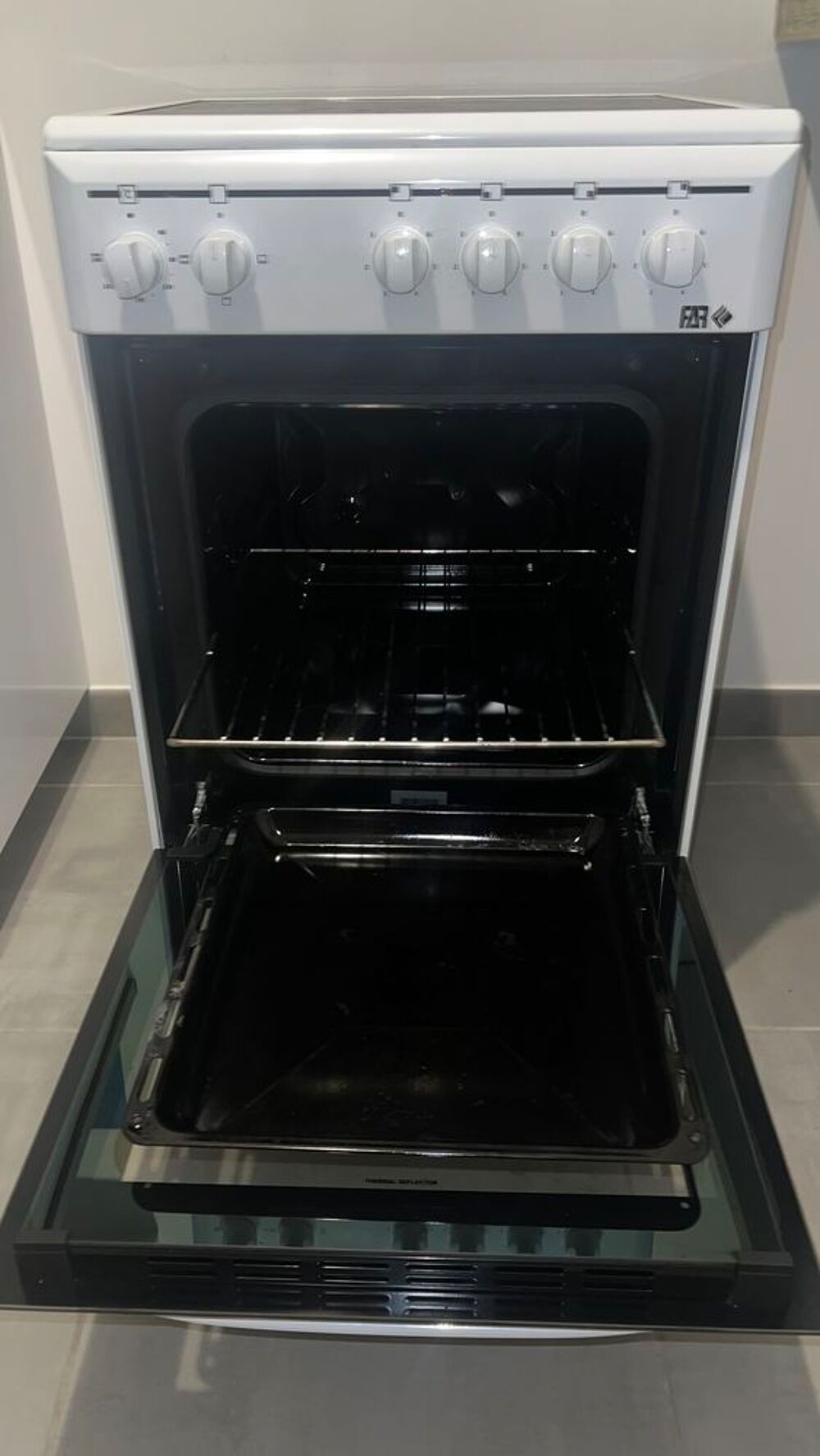 Cuisini&egrave;re vitroc&eacute;ramique FAR Electroménager