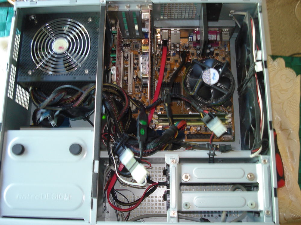Ordinateur tour ANTEC DSK 2400 Matériel informatique