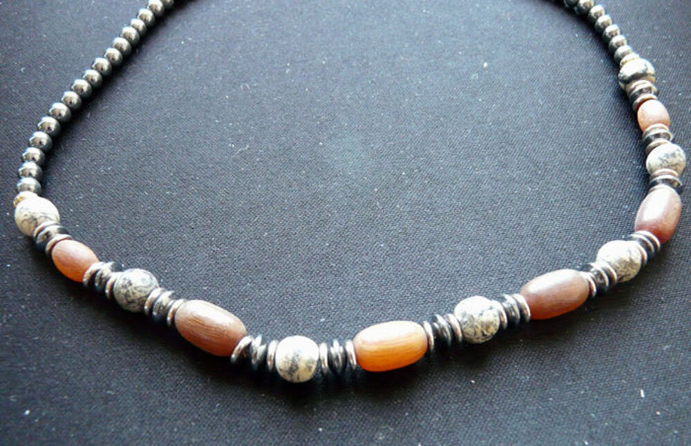 Petit Collier de perles vertes en r&eacute;sine color&eacute;es-ras-de-cou Bijoux et montres