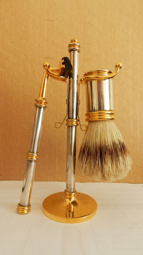 Support rasage avec son blaireau et son rasoir 30 Crosne (91)