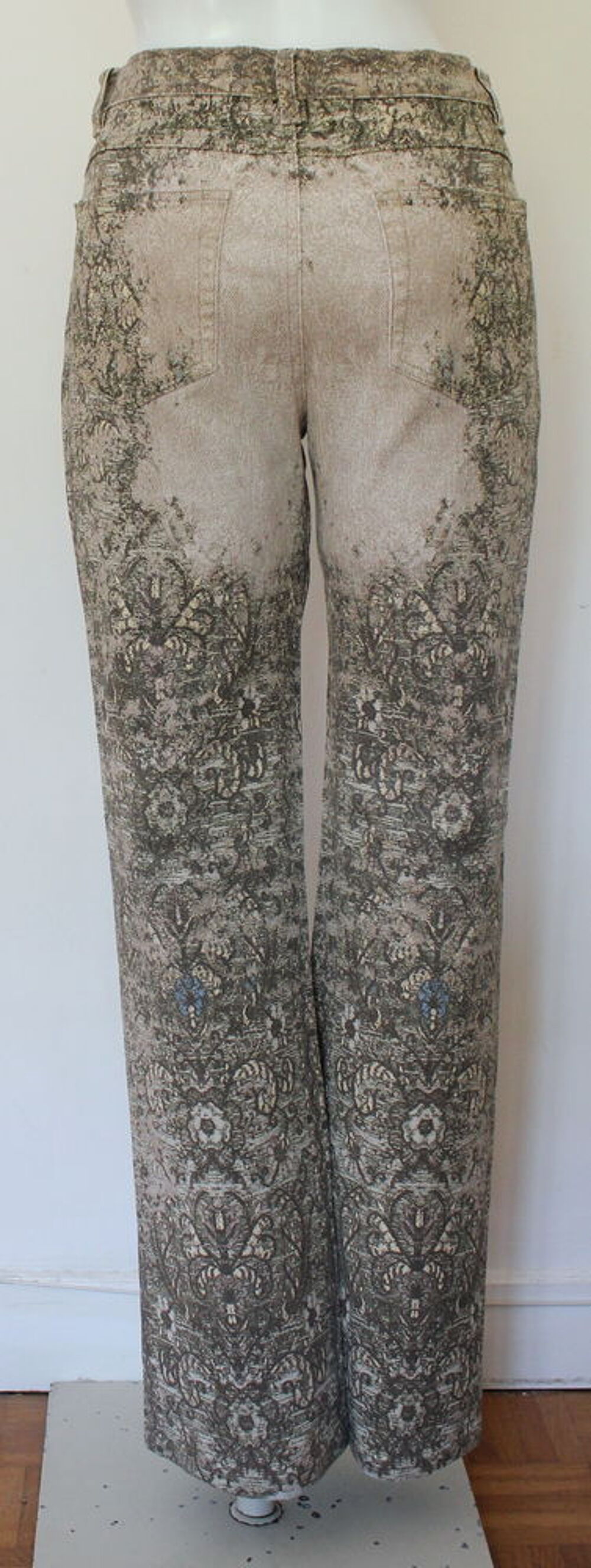 Pantalon beige ROBERTO CAVALLI 
T.4 IT soit 40/42 Fr Vêtements