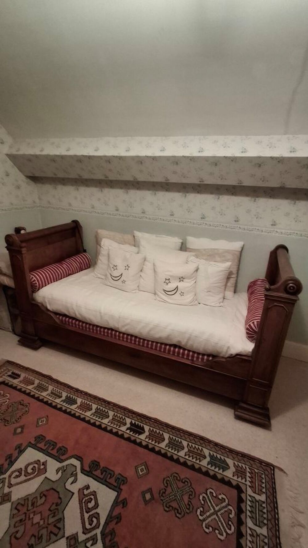 Petit lit-canape ancien parfait &eacute;tat Meubles