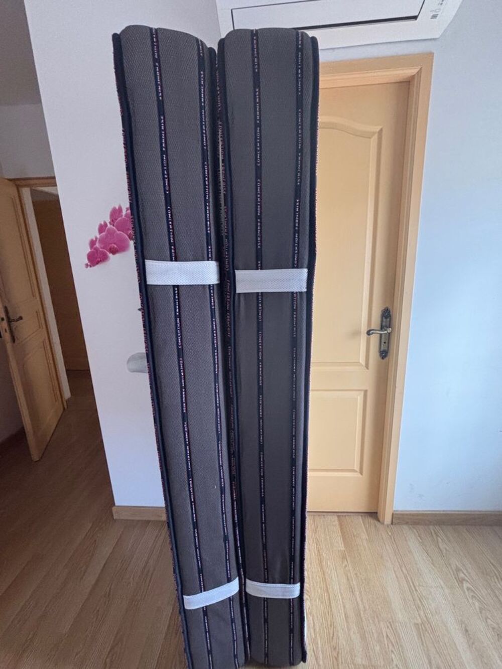 2 Matelas de 70x190 bon &eacute;tat () Meubles