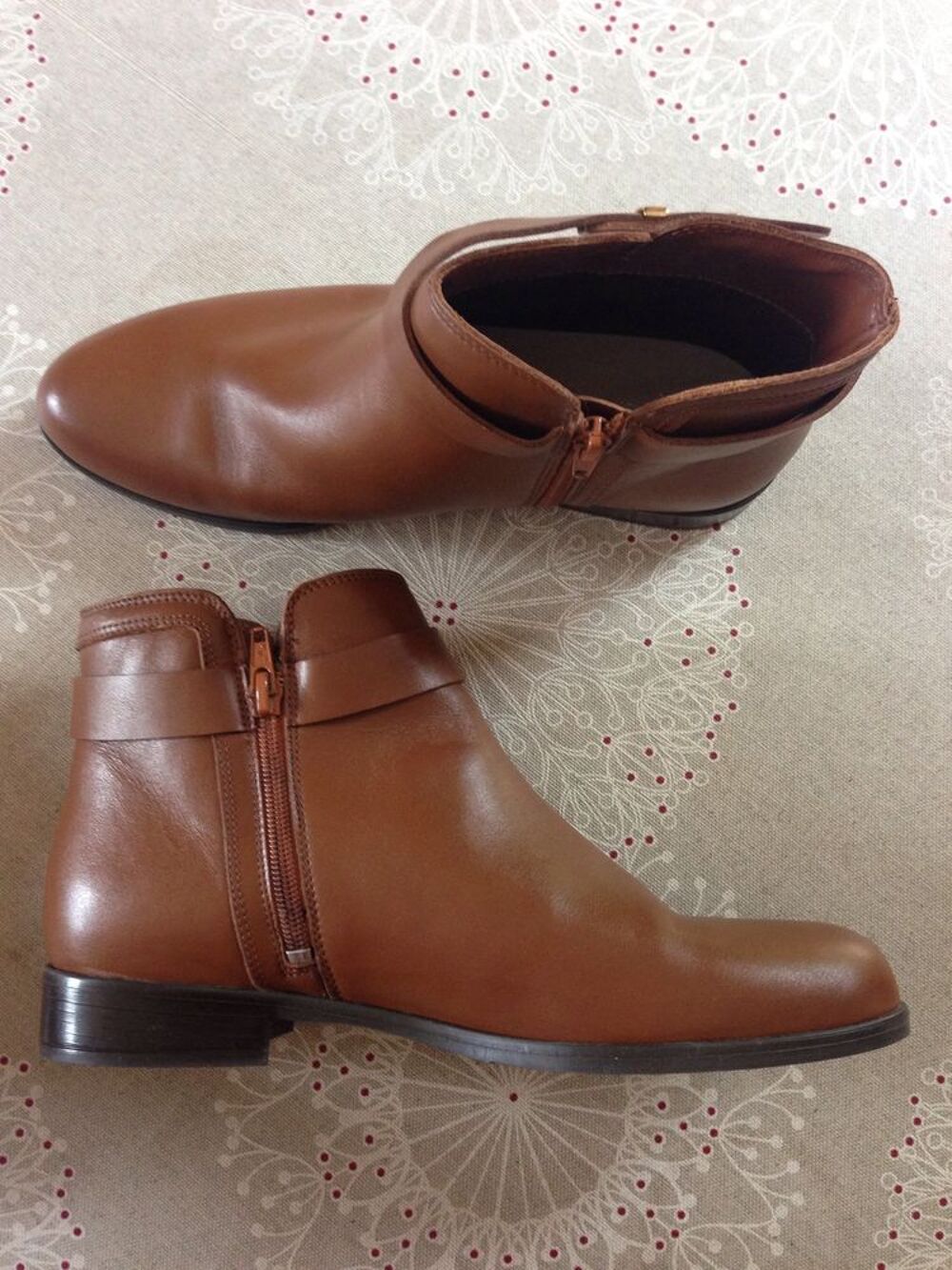 Chaussures &Eacute;ram cuir couleur camel.Boucles dor&eacute;es, 38. Chaussures