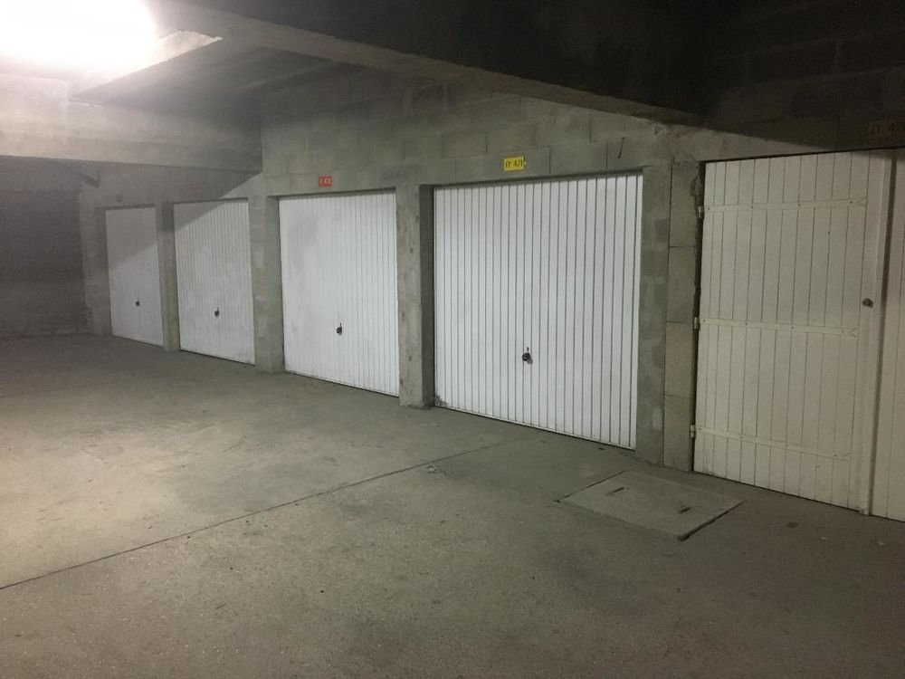 Location Parking/Garage Meaux Garage Box fermé accessible en  camionnette. Meaux