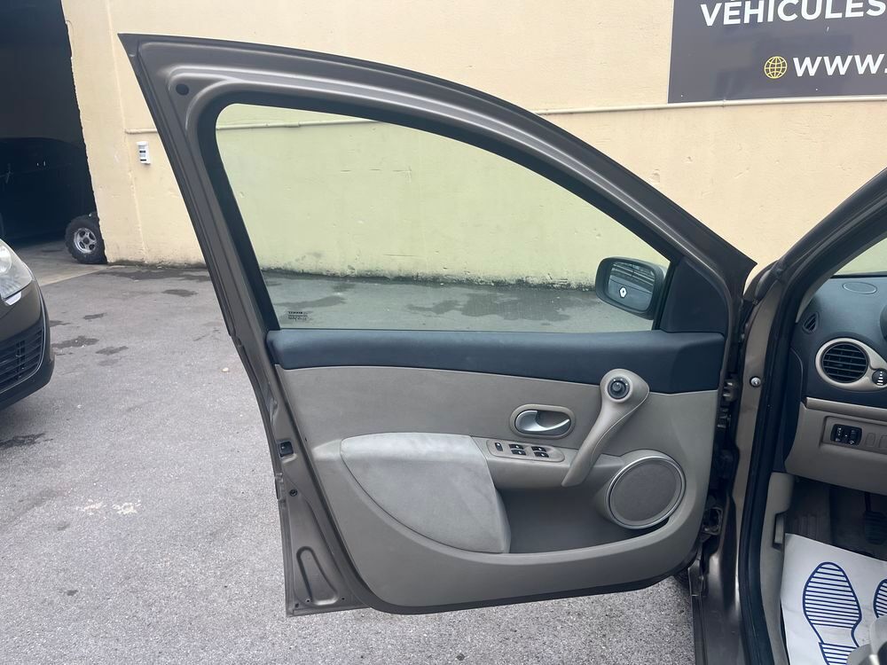 Clio III Clio 1.5 dCi 85 eco2 Privil&egrave;ge 2008 occasion 77170 Brie-Comte-Robert