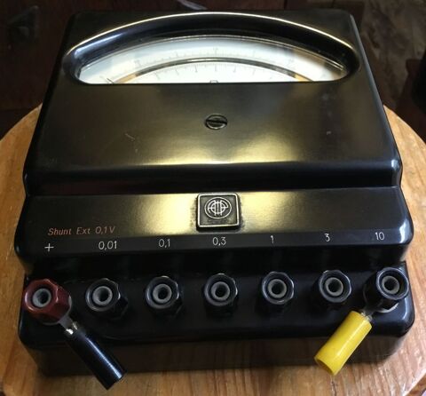 Ancien instrument scientifique de pr�cision. 35 Beno�tville (50)