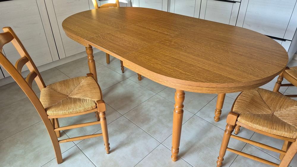 Table de cuisine + 4 chaises Meubles