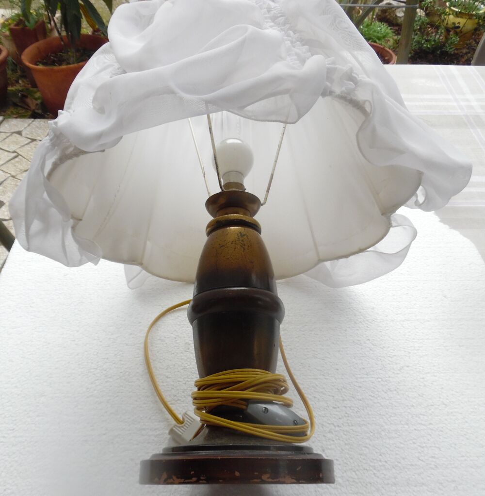 Lampe de chevet ancienne en m&eacute;tal vieilli et abat-jour Décoration