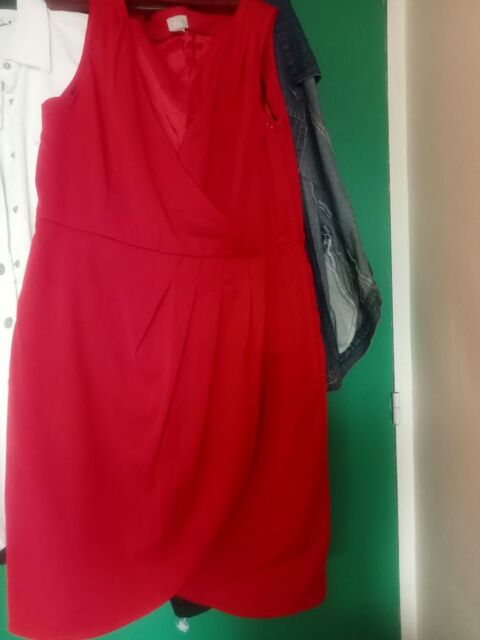 robe rouge H 8 Paris 20 (75)