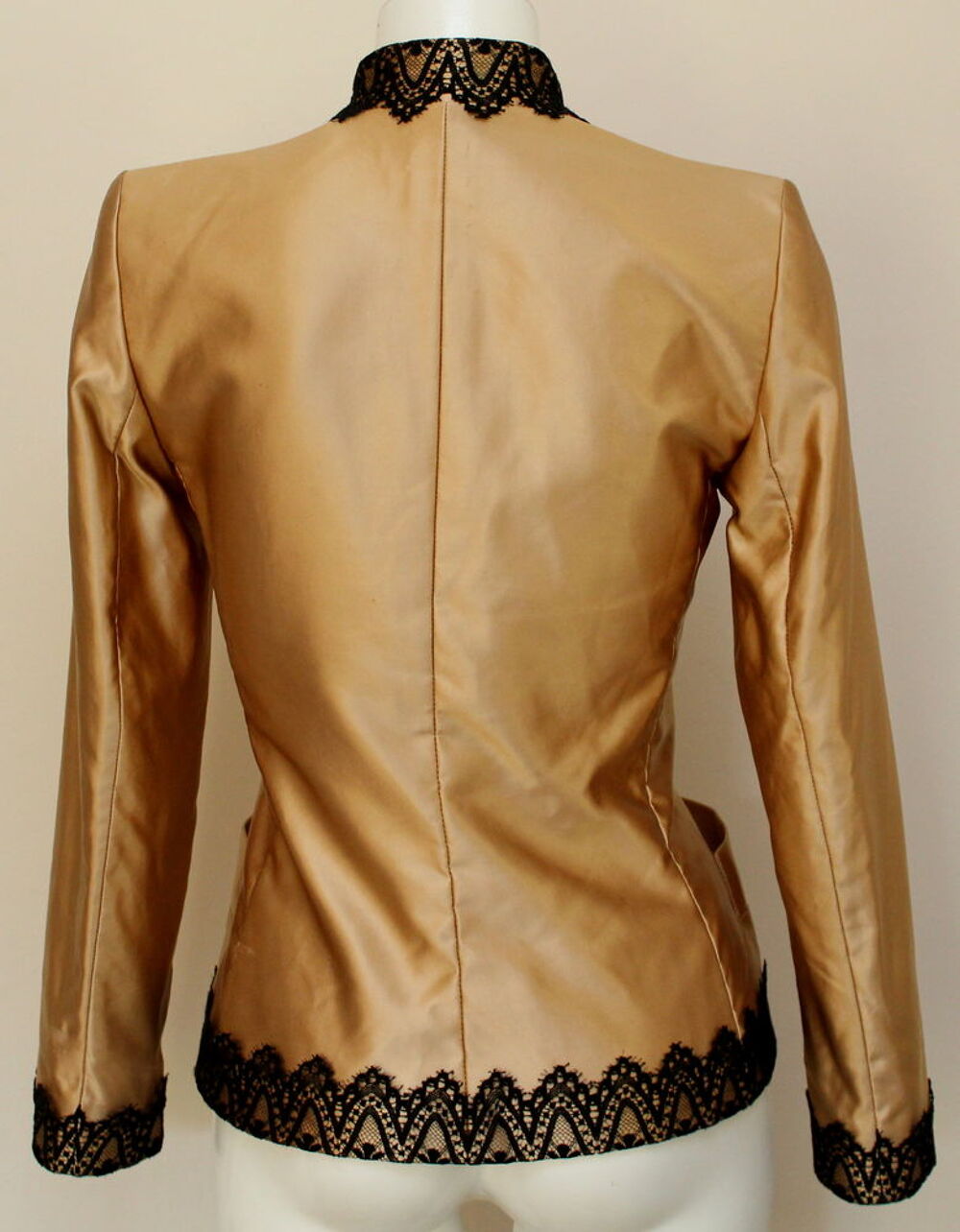 Veste YVES SAINT LAURENT satin de coton or et dentelles soie Vêtements