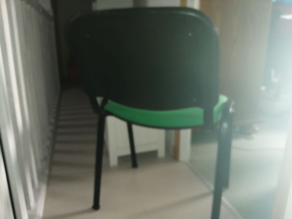 LOT DE 2 CHAISES en m&eacute;tal noir/tissu vert Meubles