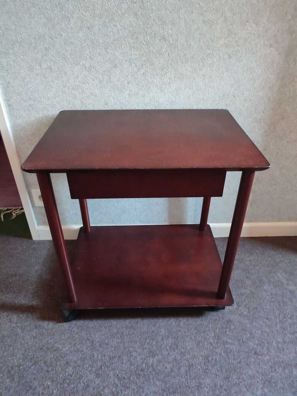Table d'appoint sur roulettes Meubles