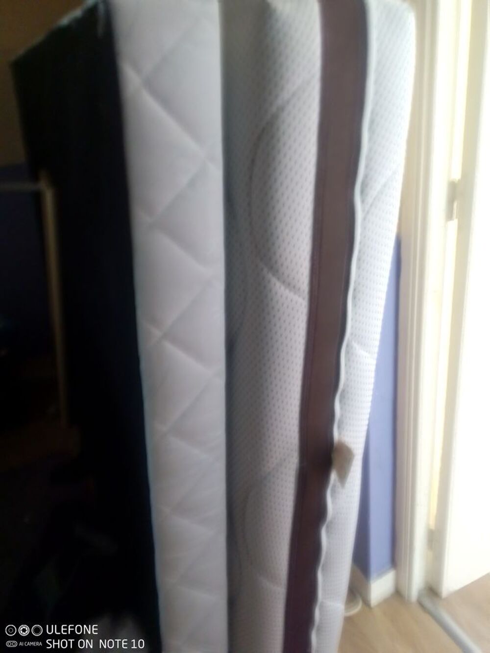 Literie compl&egrave;te matelas et sommier tapissier &eacute;tat neuf Meubles