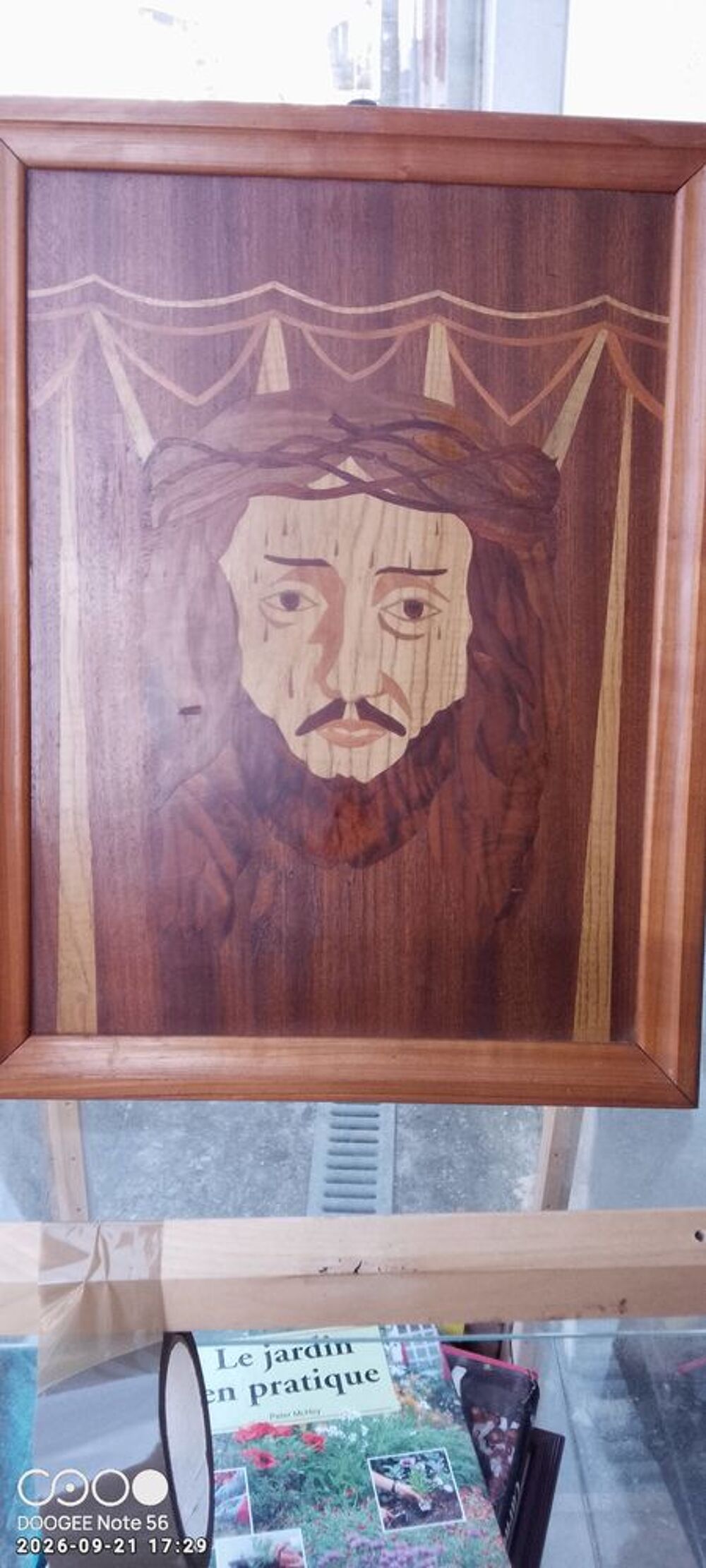 Propose ce joli cadre de J&eacute;sus Christ marqueterie bois Décoration