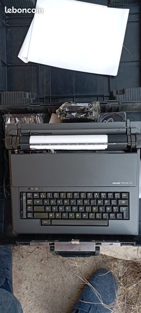 Machine  crire Olivetti 45 Saint-Mamert-du-Gard (30)