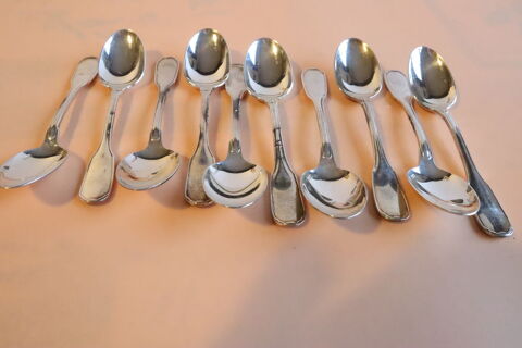 Lot de 11 Petites cuillres argent
120 Livin (62)