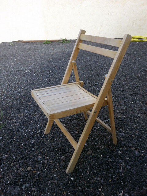 CHAISE pliable en bois
0 Tours (37)