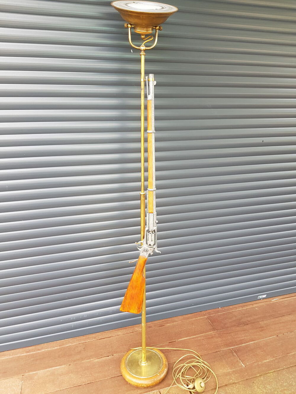 Lampadaire led bois/laiton porte fusil Meubles