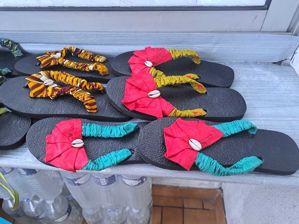 T-shirts, sacs et tongs customis&eacute;s Vêtements