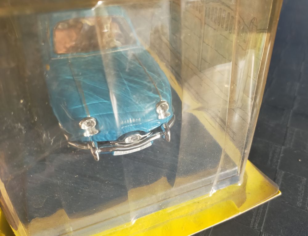 Tintin le taxi Panhard Dyna Z (coke en stock) 1/24
