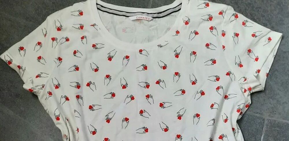 Tee shirt &eacute;cru motif mains et c?urs camaieu T 40 Vêtements