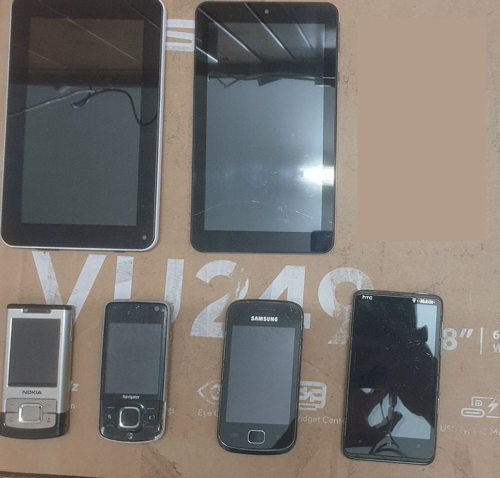 Lot smartphones et tablettes Téléphones et tablettes