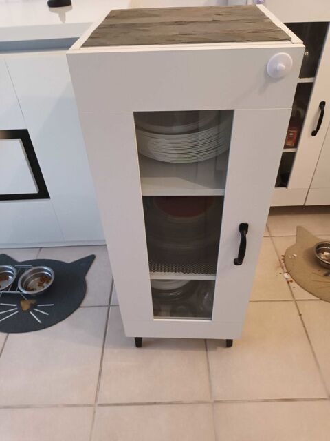 2 petits vaisseliers.  1 �  1 porte  le 2�me 2 portes 95 Brignoles (83)