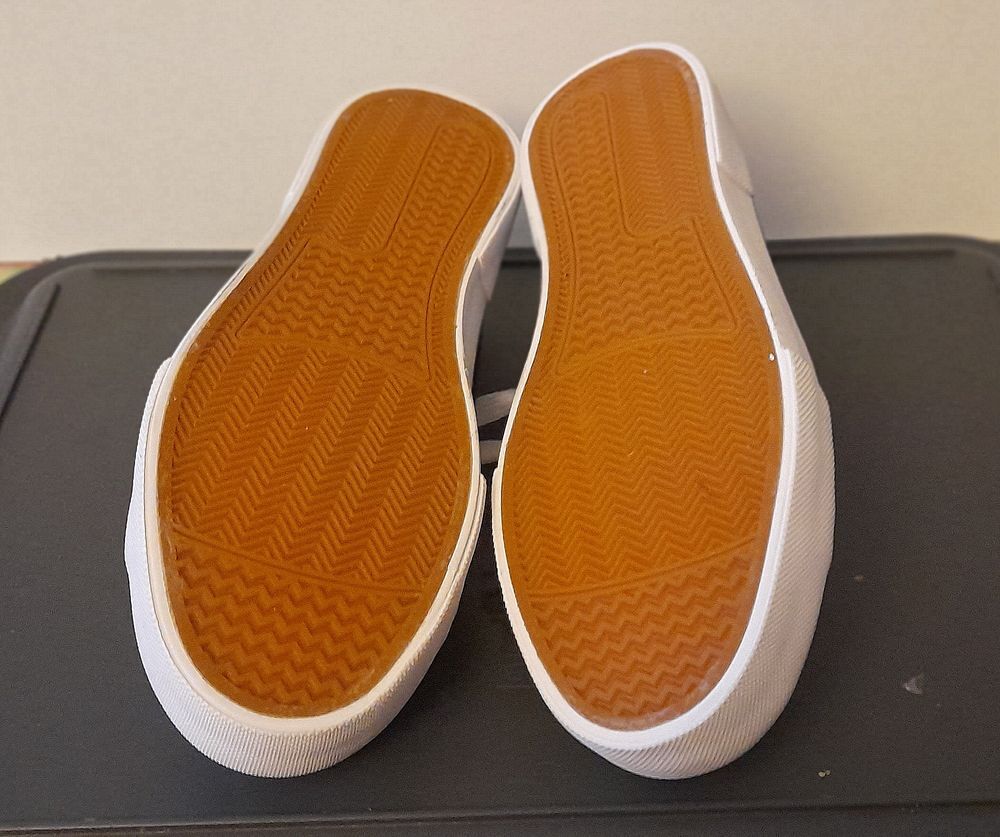 Une paire de Basket toile. P 37.5 Chaussures