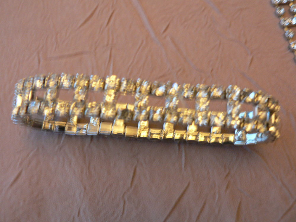 collier et bracelet en strass Bijoux et montres